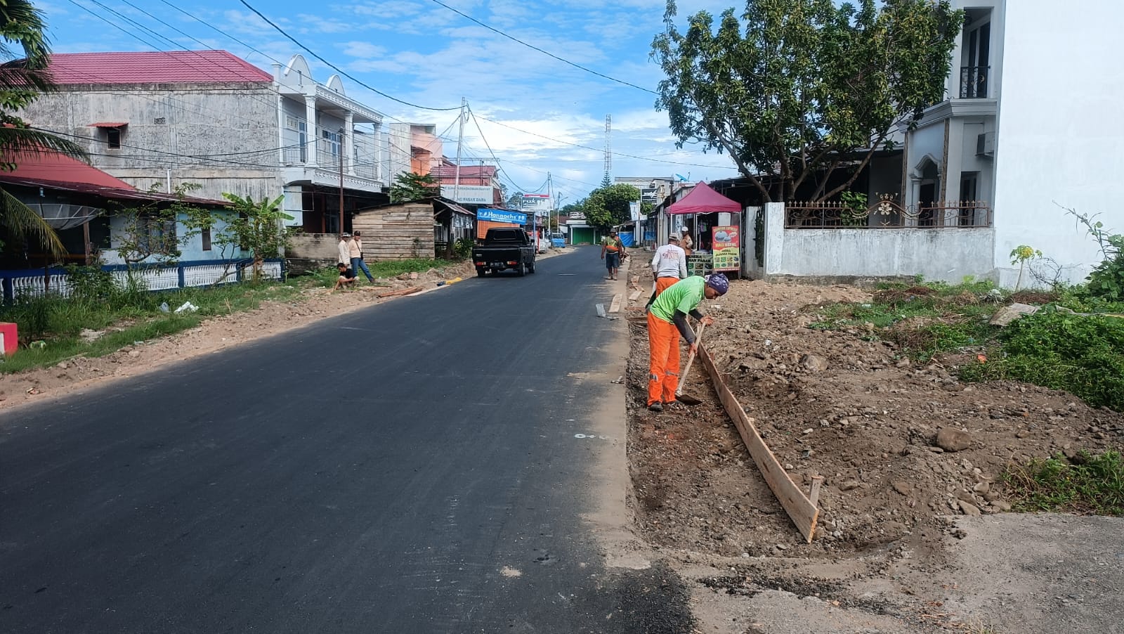 Rekonstruksi Jalan Simp Polsek – Pasar Baru Dorong Kelancaran Akses dan Ekonomi