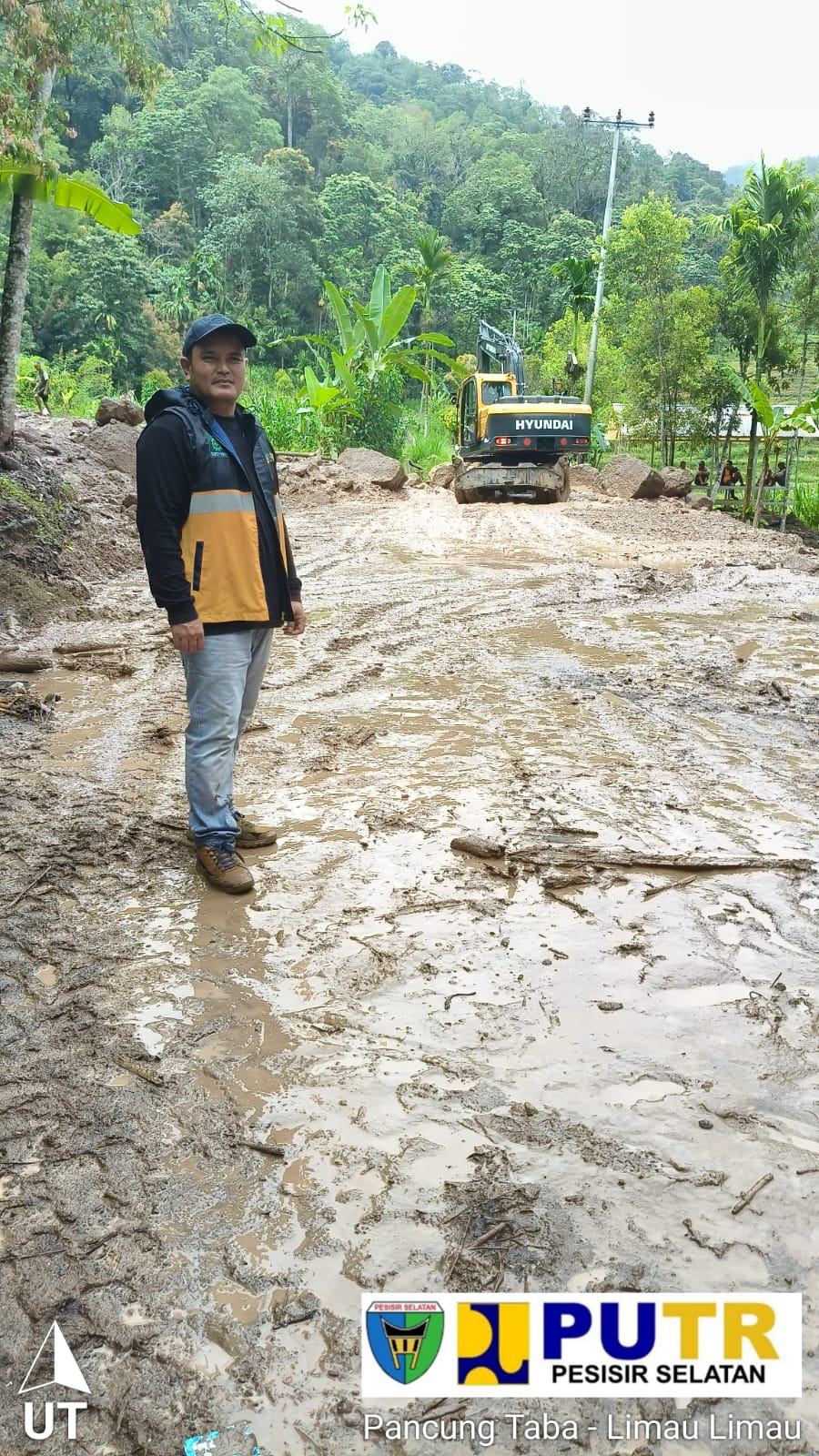 Gerak cepat Dinas PUPR Pessel, Akses jalan tertimbun material longsor Kembali bisa di lewati